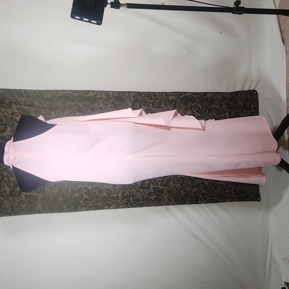 GOWN - Picture 7 of 9